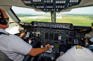 Final approach to runway 26R in Munich, exactly on glidepath - two white, two red!