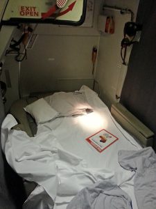 Picture of the bed of a pilot on board the Lufthansa Cargo MD11.