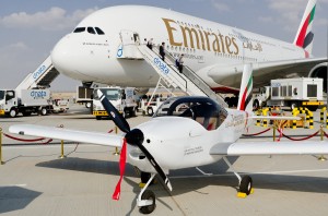 Emirates_A380_A6-EEM_DWC_2013-11-18_01klein