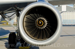 Lufthansa_A321_D-AIRB_FRA_2013-11-11_02cr