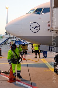 Lufthansa_B737-500_D-ABIT_FRA_2013-10-30_Arrival on parking position