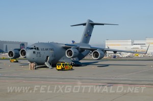 USAirForce_C17A_04-4136_FRA_2013-11-11_01cr