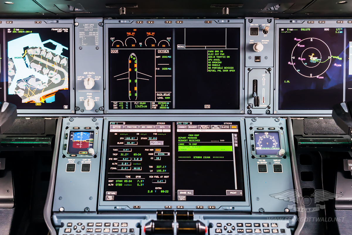 Qatar Airways Airbus A350-900 - Cockpit instrument details