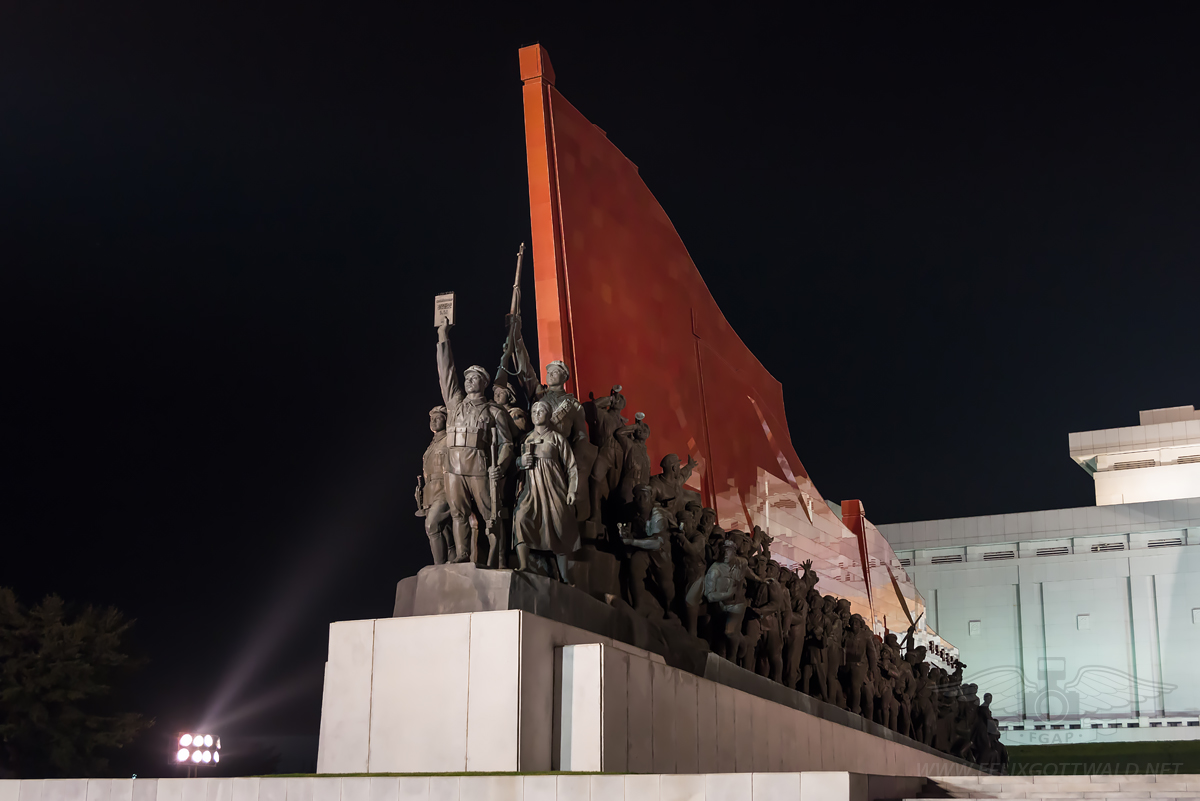 Pyongyang at night - Mansudae Mansu Hill Grand Monument - Socialist revolution