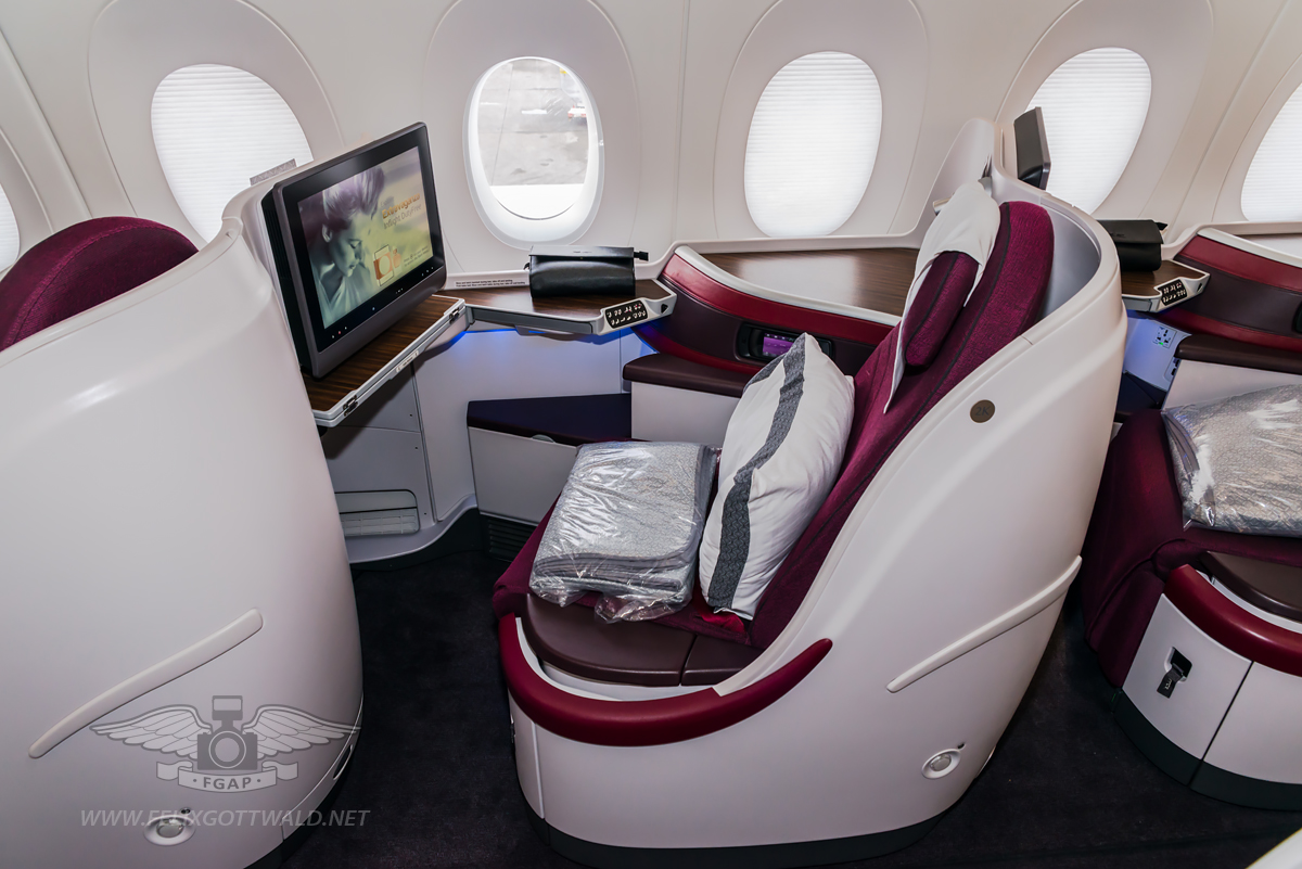 Qatar Airways Airbus A350-900 - Business Class seat